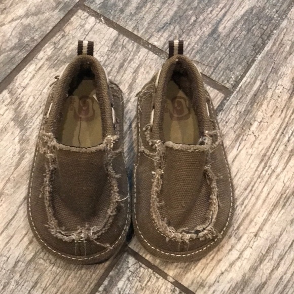 Children’s Place shoes size 4 - Picture 1 of 1
